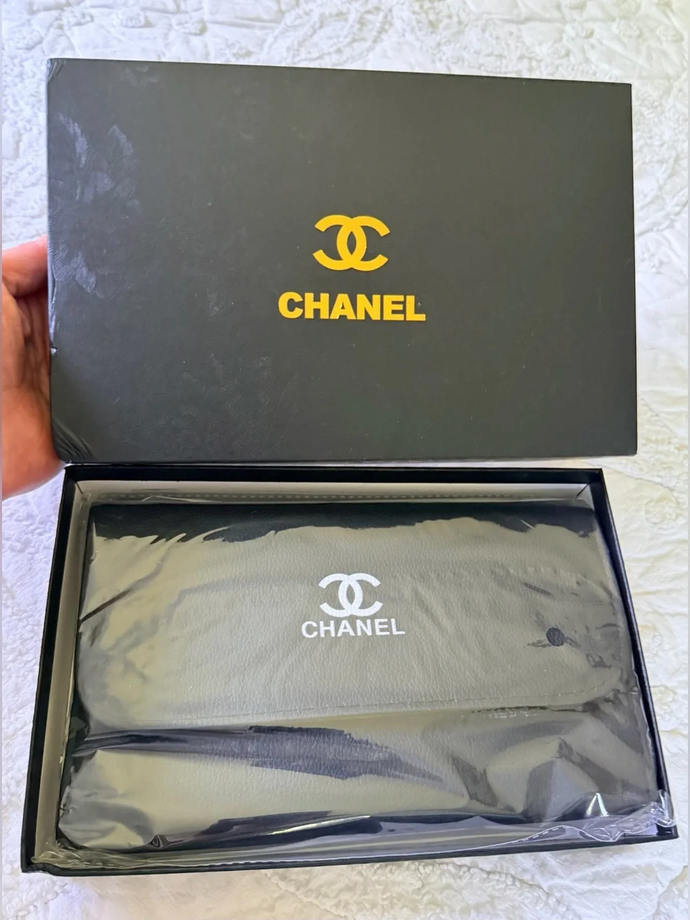 Fashion Chanel Set of 12 Makeup Brushes NEW in Branded Bag & Etched Flowers Box